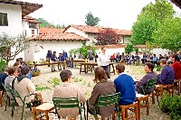 la communauté réunie pour la fête de saint Pachôme, mai 2006