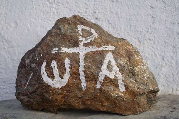 ORA, prega - Painting on a stone outside the small chapel at Bose